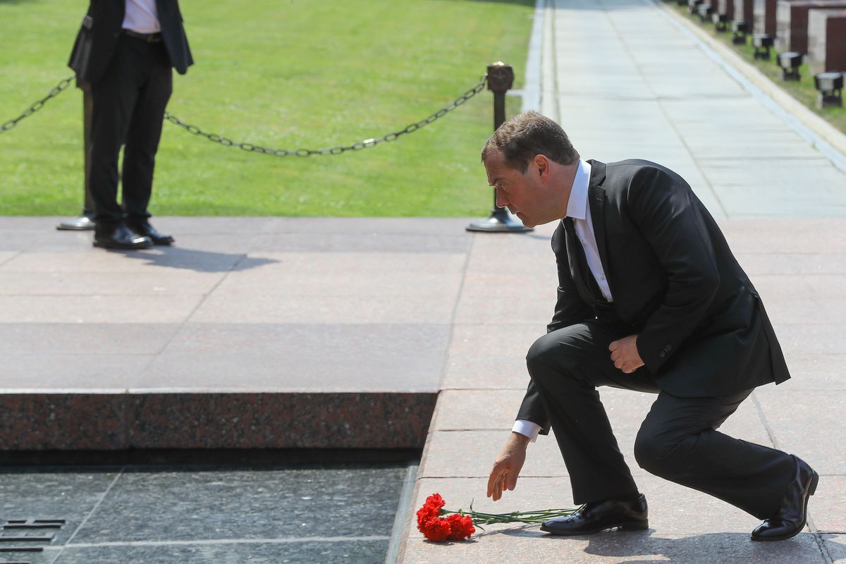 Андрей Воробьев губернатор московской области - Возложение цветов к Могиле Неизвестного Солдата